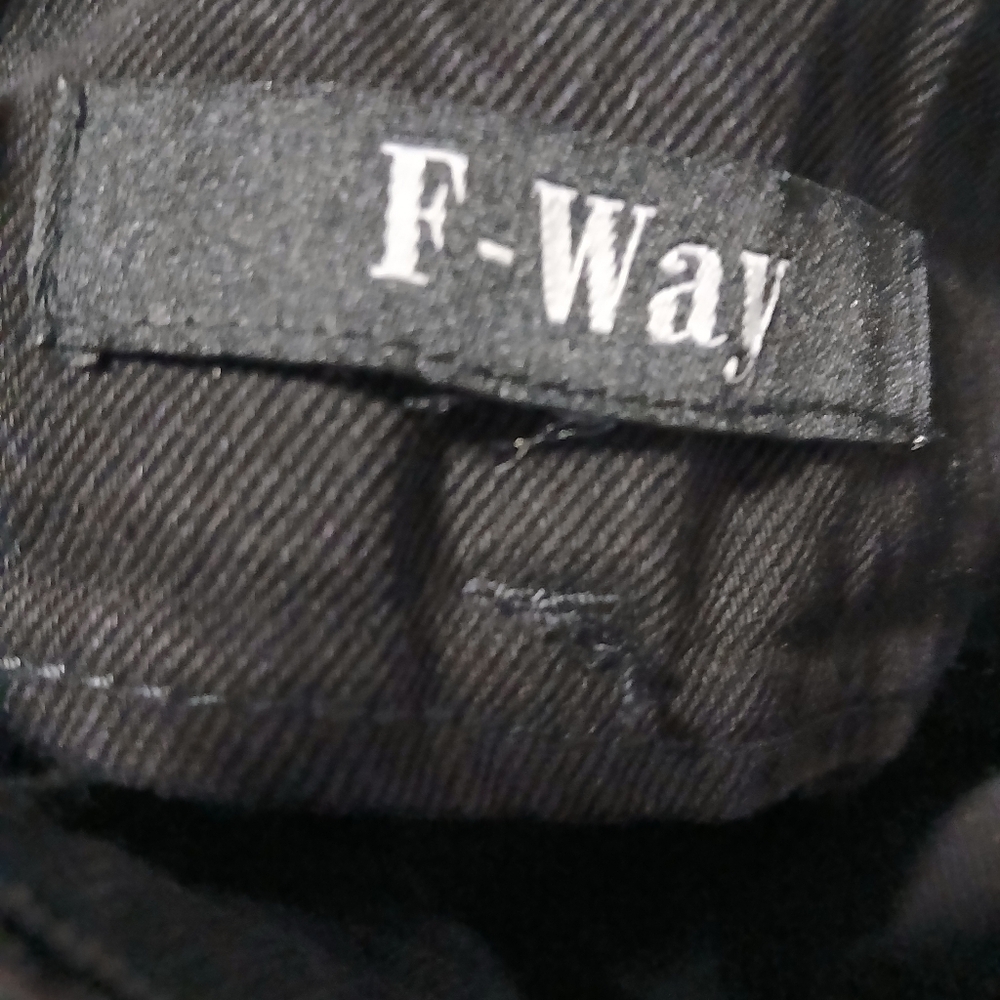 F-way brand NWT ladies black capris. - Picture 7 of 9